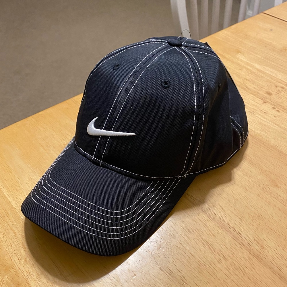Black Nike Dri-fit golf hat